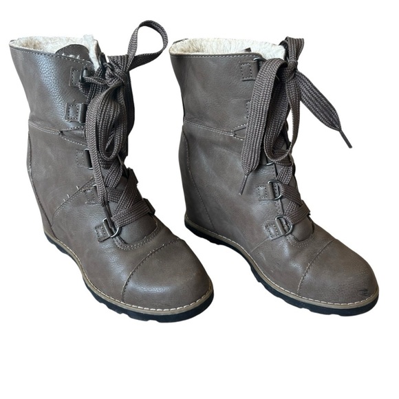 Universal Threads Faux Fur Leather Lace Up Wedge Witchy Boots Taupe Women’s 7.5 - Picture 10 of 15